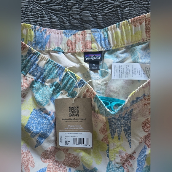 PatagoniaWomen's Barely Baggies™ 2.5" Shorts - Picture 6 of 6